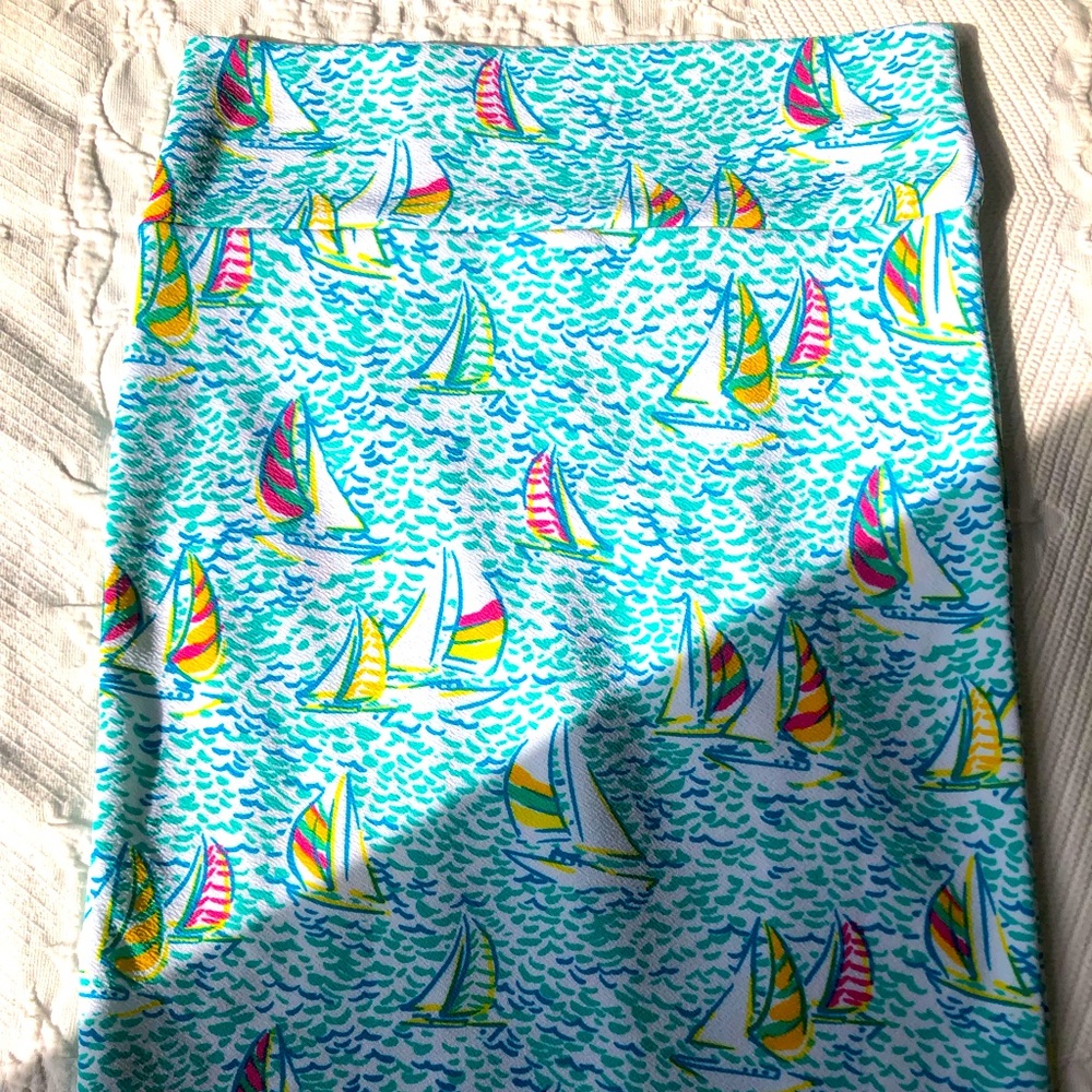 ✨NWOT✨ Vibrant Lula Roe 80’s style stretchy sailboat miniskirt - SM